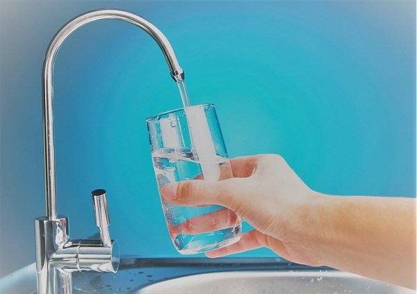 Nên hay không việc uống nước trực tiếp từ máy lọc?