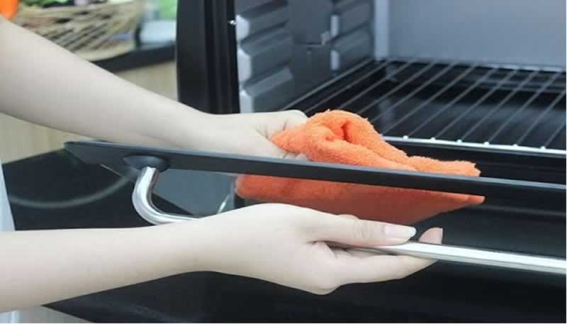 Vệ sinh lò nướng đúng cách Vệ sinh lò nướng đúng cách