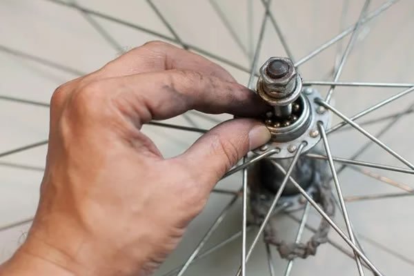 Mở và thay thế vòng bi cho xe đạp đúng cách